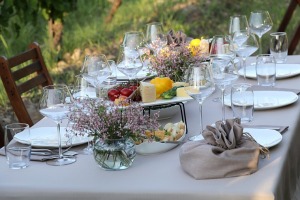 Travelnews.lv Armēnijā izbauda bagātīgas vakariņas vīnogu laukā kopā ar «Areni Wine Winery». Sadarbībā ar airBaltic 5