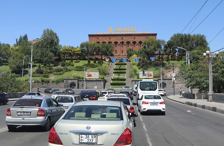 Travelnews.lv ekskursiju autobusā iepazīst Armēnijas galvaspilsētu Erevānu. Sadarbībā ar airBaltic 341660