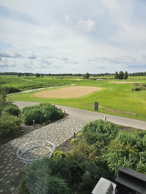 Latvijas tūrisma firmas iepazīst  golfa klubu un viesnīcu «Jurmala Golf Club & Hotel» Piņķos 342013