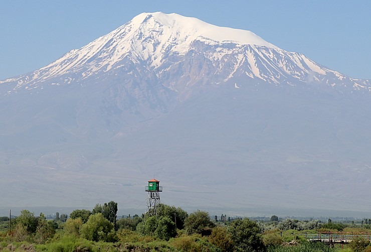 Travelnews.lv ar ekskursiju autobusu dodas gar Ararata piekāji uz Armēnijas dienvidaustrumiem. Sadarbībā ar airBaltic 342163