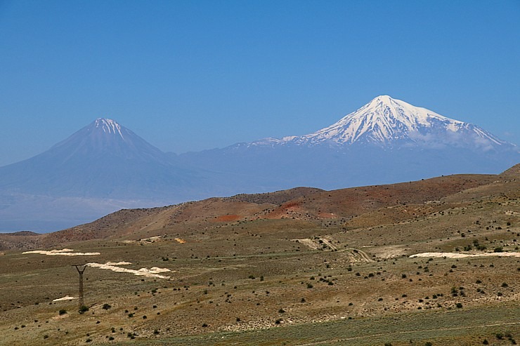 Travelnews.lv ar ekskursiju autobusu dodas gar Ararata piekāji uz Armēnijas dienvidaustrumiem. Sadarbībā ar airBaltic 342168