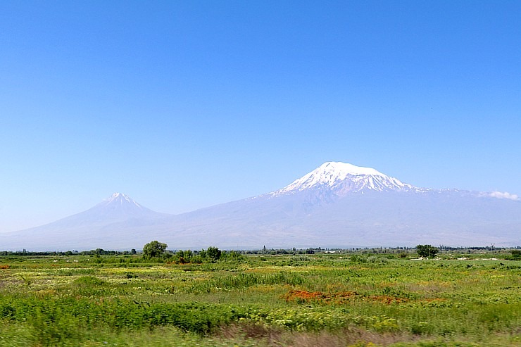 Travelnews.lv ar ekskursiju autobusu izbauda Armēnijas dabas skatus. Sadarbībā ar airBaltic 342266