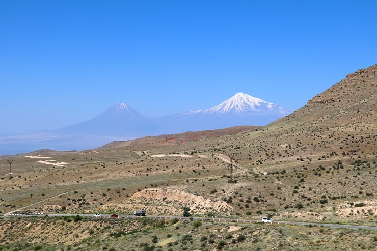 Travelnews.lv ar ekskursiju autobusu izbauda Armēnijas dabas skatus. Sadarbībā ar airBaltic 342282