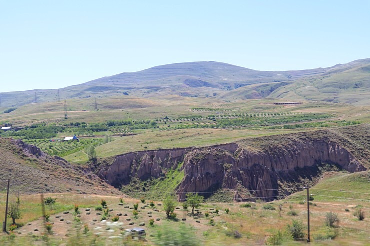 Travelnews.lv ar ekskursiju autobusu izbauda Armēnijas dabas skatus. Sadarbībā ar airBaltic 342293
