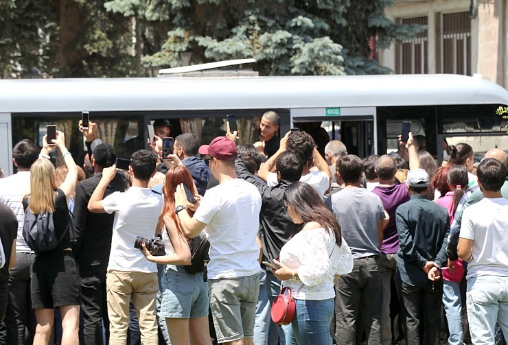 Travelnews.lv Armēnijas pilsētas Gjumri centrā skata militārā dienesta jauniesaucamo pasākumu. Sadarbībā ar airBaltic 342450
