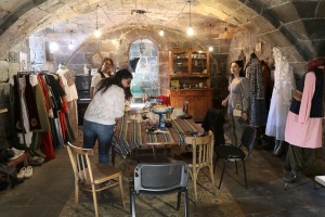 Travelnews.lv Armēnijas pilsētā Gjumri pielaiko un iepazīst armēņu tautas tērpus. Sadarbībā ar airBaltic 2
