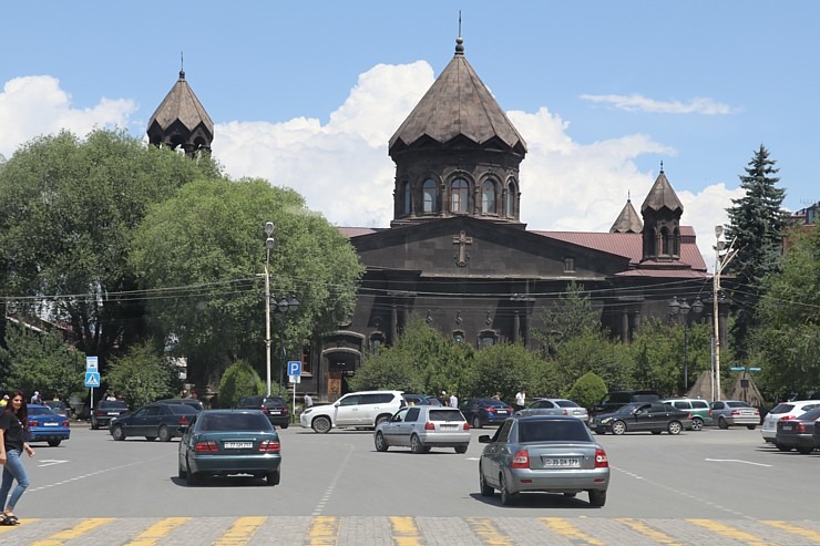 Travelnews.lv apmeklē Gjumri katedrāli «Yot Verk» jeb Jaunavas Marijas Septiņu sāpju katedrāli Armenijā. Sadarbībā ar airBaltic 342600