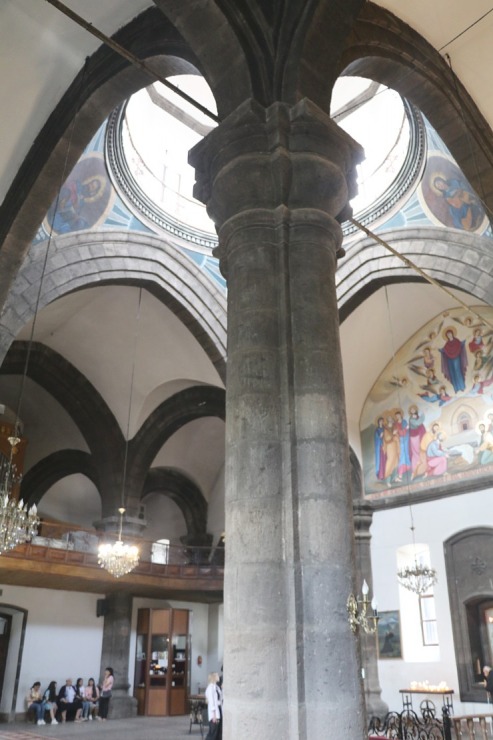 Travelnews.lv apmeklē Gjumri katedrāli «Yot Verk» jeb Jaunavas Marijas Septiņu sāpju katedrāli Armenijā. Sadarbībā ar airBaltic 342604