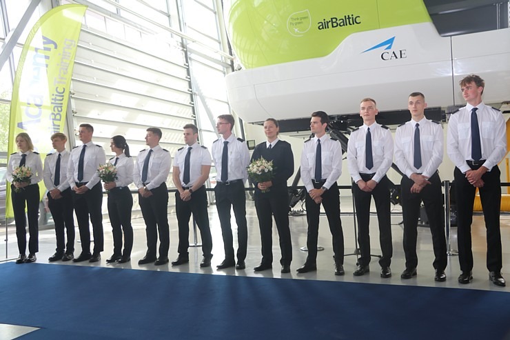 «airBaltic» Pilotu akademija svin piekto gadadienu 342640