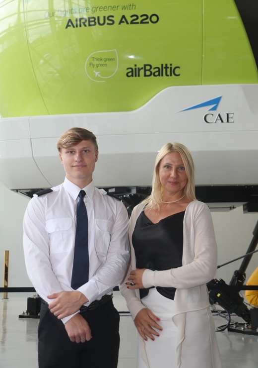 «airBaltic» Pilotu akademija svin piekto gadadienu 342649