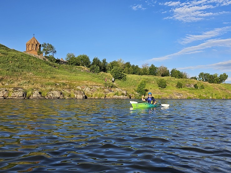 Travelnews.lv iepazīst Armēnijas Marmašena klosteri Ahurjanas ielejā un izbrauc ar kanoe laivām. Sadarbībā ar airBaltic 342776