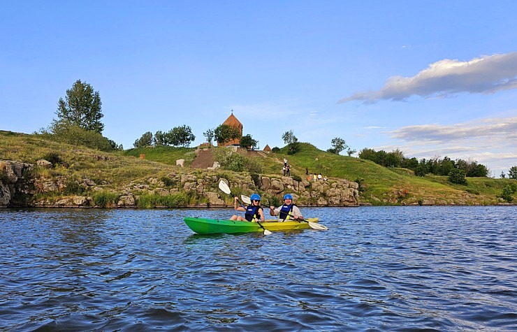 Travelnews.lv iepazīst Armēnijas Marmašena klosteri Ahurjanas ielejā un izbrauc ar kanoe laivām. Sadarbībā ar airBaltic 342779