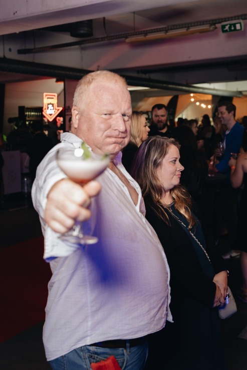 Pasaules kokteiļu čempions Staņislavs Jonāns ir lepns par «Rīgas kokteiļu festivālu 2023». Foto: brandins.lv 343545