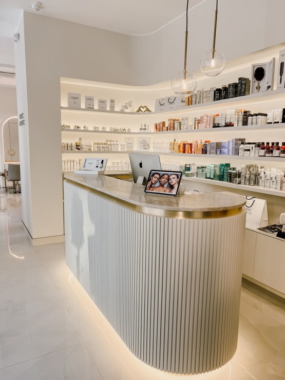 Rīgas klusajā centrā svinīgi atvērts skaistuma salons «White Capsule» 343599