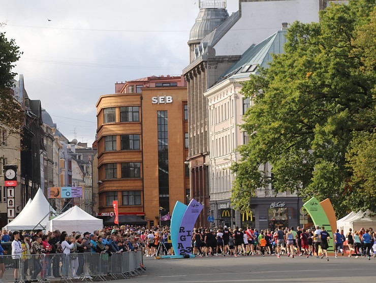 Pasaules skriešanas čempionāts 2023 Rīgā pulcē pasaules labākos ielu skrējējus labos laika apstākļos 343928