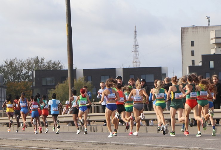 Pasaules skriešanas čempionāts 2023 Rīgā pulcē pasaules labākos ielu skrējējus labos laika apstākļos 343931