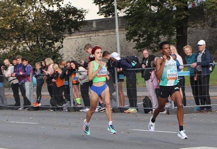 Pasaules skriešanas čempionāts 2023 Rīgā pulcē pasaules labākos ielu skrējējus labos laika apstākļos 343936
