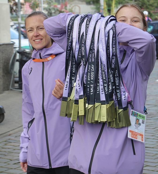 Pasaules skriešanas čempionāts 2023 Rīgā pulcē pasaules labākos ielu skrējējus labos laika apstākļos 343945
