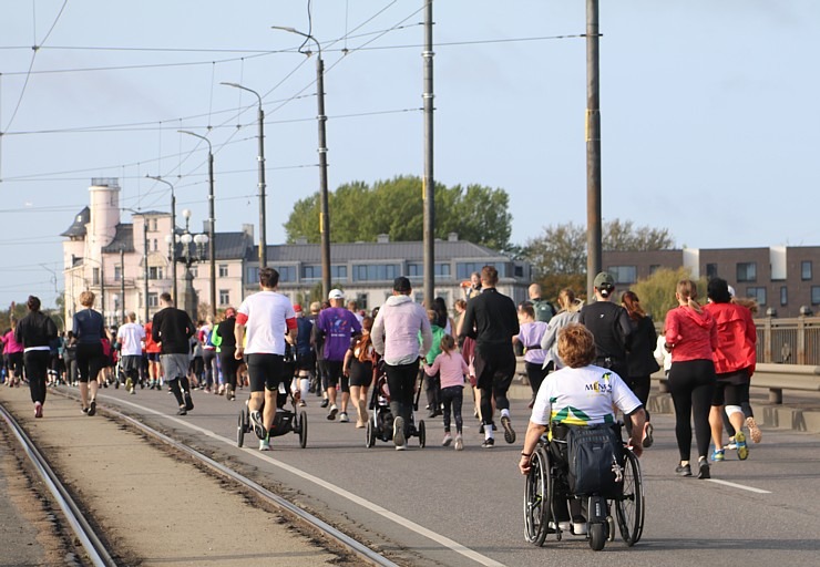 Pasaules skriešanas čempionāts 2023 Rīgā pulcē pasaules labākos ielu skrējējus labos laika apstākļos 343917