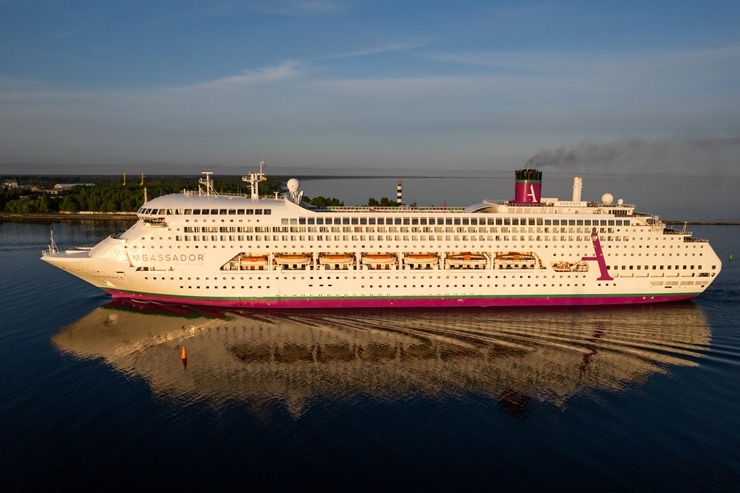 Šogad Rīgā ir ienākuši skaisti, milzīgi, unikāli un tūristiem bagāti kruīzu kuģi. Foto: Rop.lv 343976