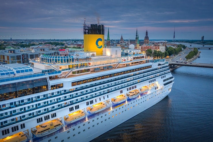 Šogad Rīgā ir ienākuši skaisti, milzīgi, unikāli un tūristiem bagāti kruīzu kuģi. Foto: Rop.lv 343986