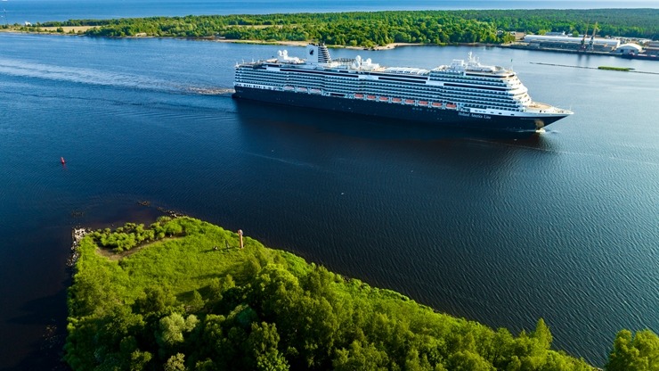Šogad Rīgā ir ienākuši skaisti, milzīgi, unikāli un tūristiem bagāti kruīzu kuģi. Foto: Rop.lv 343993