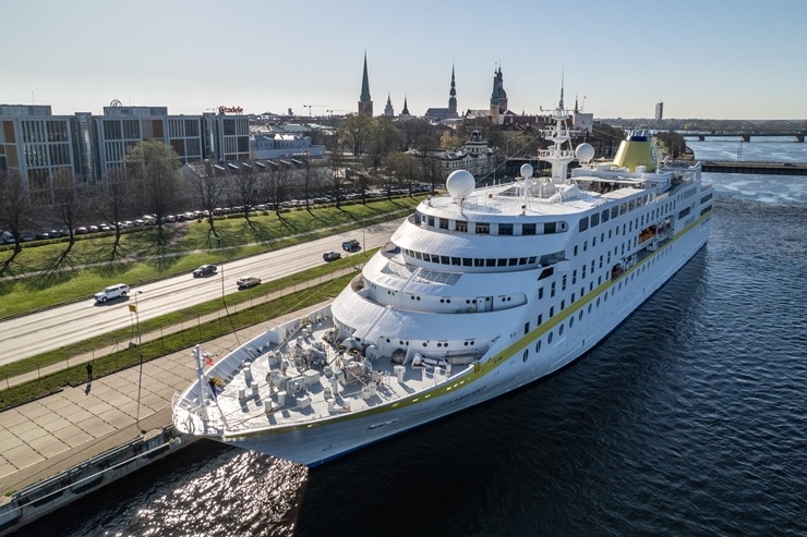 Šogad Rīgā ir ienākuši skaisti, milzīgi, unikāli un tūristiem bagāti kruīzu kuģi. Foto: Rop.lv 343995