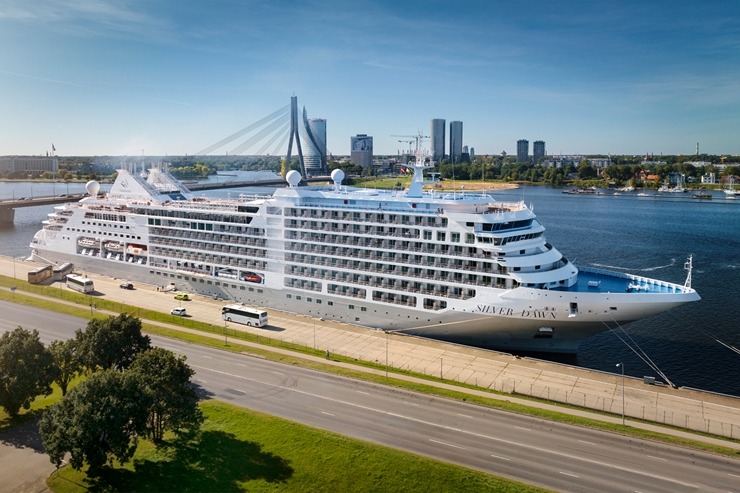Šogad Rīgā ir ienākuši skaisti, milzīgi, unikāli un tūristiem bagāti kruīzu kuģi. Foto: Rop.lv 344005