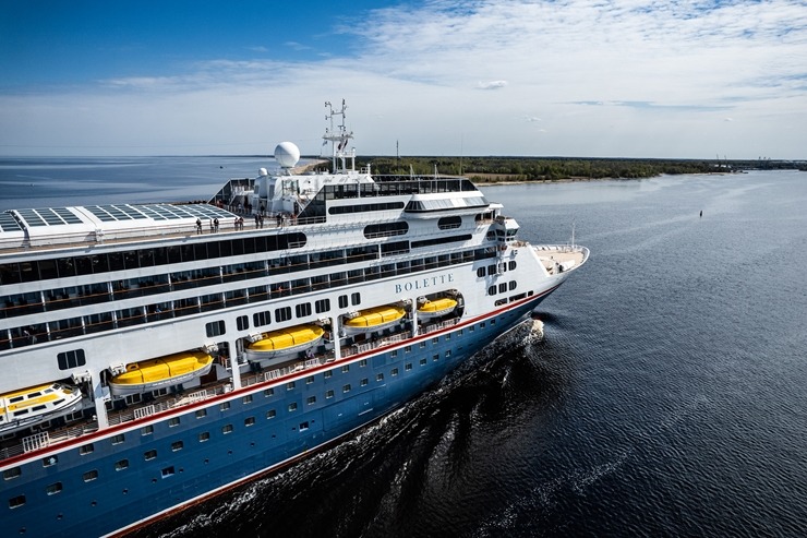 Šogad Rīgā ir ienākuši skaisti, milzīgi, unikāli un tūristiem bagāti kruīzu kuģi. Foto: Rop.lv 343982