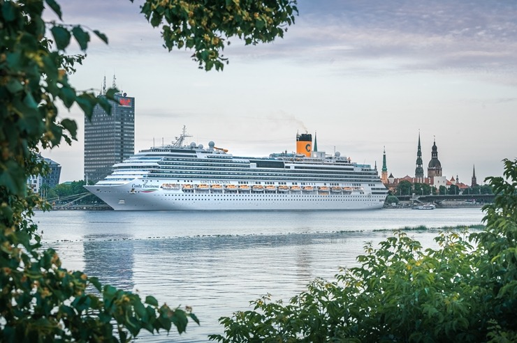 Šogad Rīgā ir ienākuši skaisti, milzīgi, unikāli un tūristiem bagāti kruīzu kuģi. Foto: Rop.lv 343983