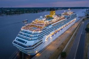 Šogad Rīgā ir ienākuši skaisti, milzīgi, unikāli un tūristiem bagāti kruīzu kuģi. Foto: Rop.lv 10