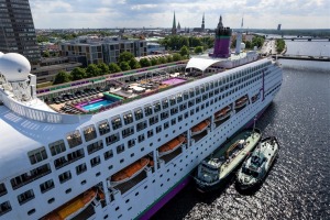 Šogad Rīgā ir ienākuši skaisti, milzīgi, unikāli un tūristiem bagāti kruīzu kuģi. Foto: Rop.lv 2