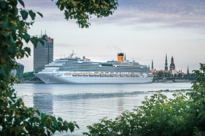 Šogad Rīgā ir ienākuši skaisti, milzīgi, unikāli un tūristiem bagāti kruīzu kuģi. Foto: Rop.lv 8