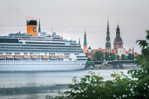 Šogad Rīgā ir ienākuši skaisti, milzīgi, unikāli un tūristiem bagāti kruīzu kuģi. Foto: Rop.lv 9