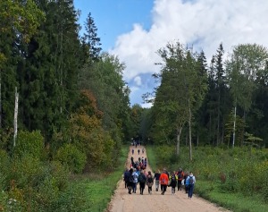 Krāslavas novada iedzīvotāji un viesi dodas rudens pārgājienā apkārt Ežezeram. Foto: Viktors Kalniss, Tatjana Kozačuka, Sanita Karpoviča 8