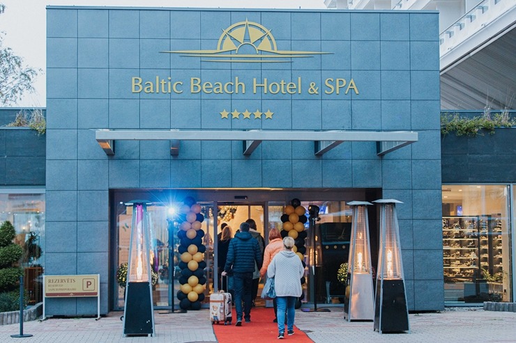 «Baltic Beach Hotel & SPA» pulcē draugus uz dāsnuma un izdevīgo piedāvājumu gadatirgu «Saulainā nakts». Foto: Artis Veigurs 345135