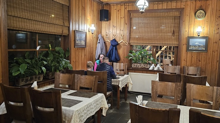 Travelnews.lv apmeklē un izgaršo armēņu virtuves restorānu «Erebuni» Rīgā 345342