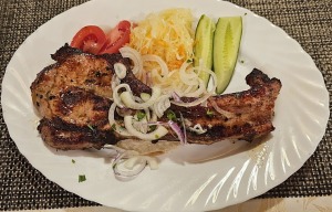 Travelnews.lv apmeklē un izgaršo armēņu virtuves restorānu «Erebuni» Rīgā 18