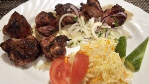 Travelnews.lv apmeklē un izgaršo armēņu virtuves restorānu «Erebuni» Rīgā 20