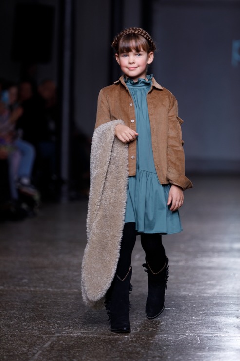 Rīgas modes nedēļa piedāvā iepazīties ar bērnu apģērbu kolekciju PAADE MODE no Latvijas. Foto: Mark Litvyakov 345903