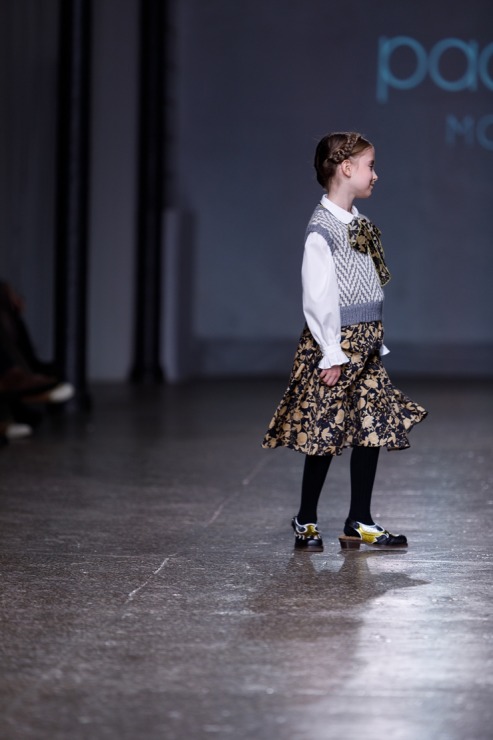 Rīgas modes nedēļa piedāvā iepazīties ar bērnu apģērbu kolekciju PAADE MODE no Latvijas. Foto: Mark Litvyakov 345904