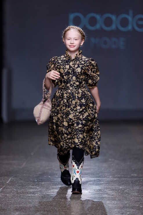 Rīgas modes nedēļa piedāvā iepazīties ar bērnu apģērbu kolekciju PAADE MODE no Latvijas. Foto: Mark Litvyakov 345906