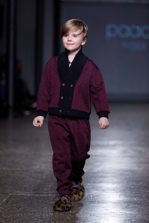 Rīgas modes nedēļa piedāvā iepazīties ar bērnu apģērbu kolekciju PAADE MODE no Latvijas. Foto: Mark Litvyakov 345907