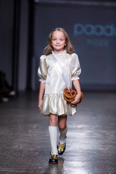 Rīgas modes nedēļa piedāvā iepazīties ar bērnu apģērbu kolekciju PAADE MODE no Latvijas. Foto: Mark Litvyakov 345910