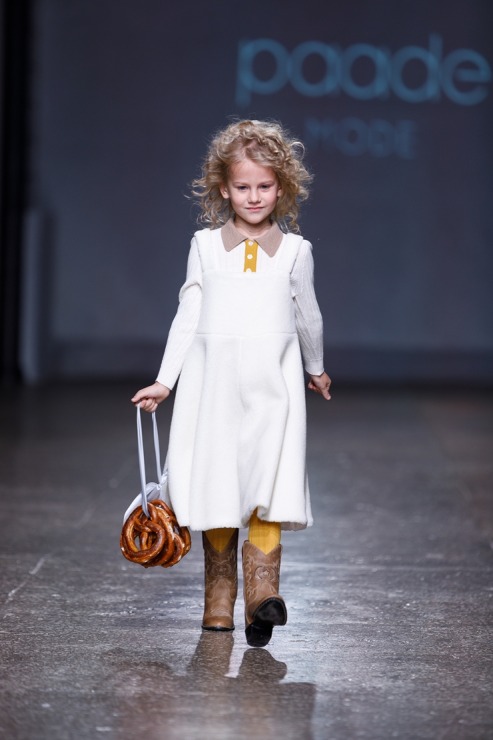 Rīgas modes nedēļa piedāvā iepazīties ar bērnu apģērbu kolekciju PAADE MODE no Latvijas. Foto: Mark Litvyakov 345911