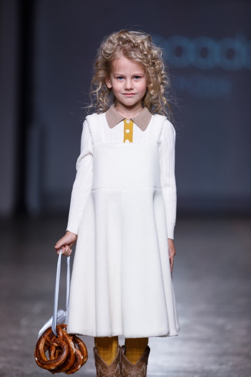 Rīgas modes nedēļa piedāvā iepazīties ar bērnu apģērbu kolekciju PAADE MODE no Latvijas. Foto: Mark Litvyakov 345912