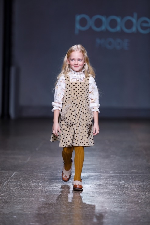 Rīgas modes nedēļa piedāvā iepazīties ar bērnu apģērbu kolekciju PAADE MODE no Latvijas. Foto: Mark Litvyakov 345913