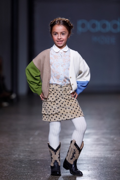 Rīgas modes nedēļa piedāvā iepazīties ar bērnu apģērbu kolekciju PAADE MODE no Latvijas. Foto: Mark Litvyakov 345915