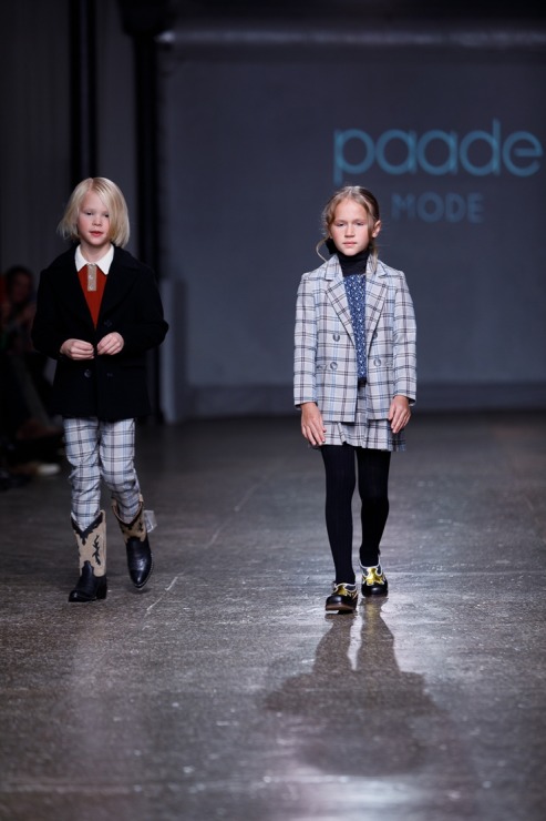 Rīgas modes nedēļa piedāvā iepazīties ar bērnu apģērbu kolekciju PAADE MODE no Latvijas. Foto: Mark Litvyakov 345921