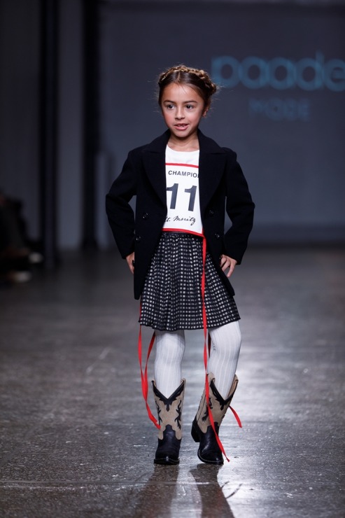 Rīgas modes nedēļa piedāvā iepazīties ar bērnu apģērbu kolekciju PAADE MODE no Latvijas. Foto: Mark Litvyakov 345922